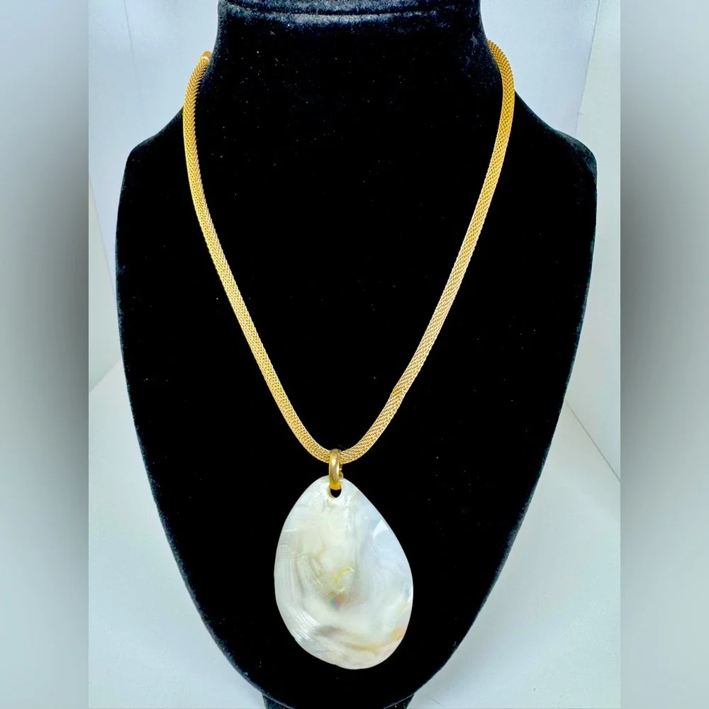 Vintage Mother of Pearl Pendant on Mesh Gold Plated Adjustable Necklace #1046